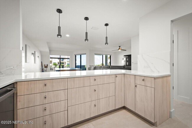 Building Photo - 739 Spinnakers Reach Dr