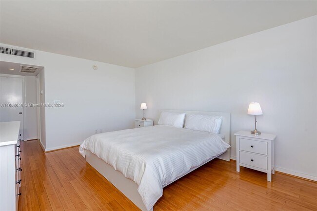 Building Photo - 5600 Collins Ave