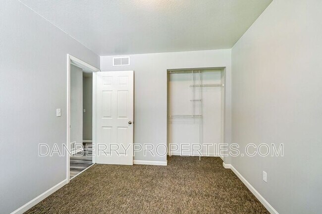 Building Photo - 3571 Turret Green Dr