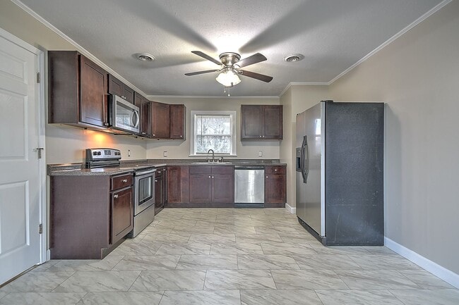 Building Photo - 108 Cottonwood Dr