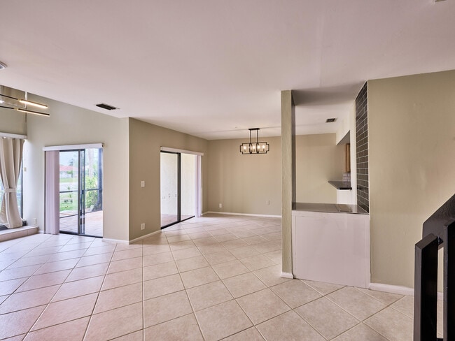 Building Photo - 6040 Glendale Dr