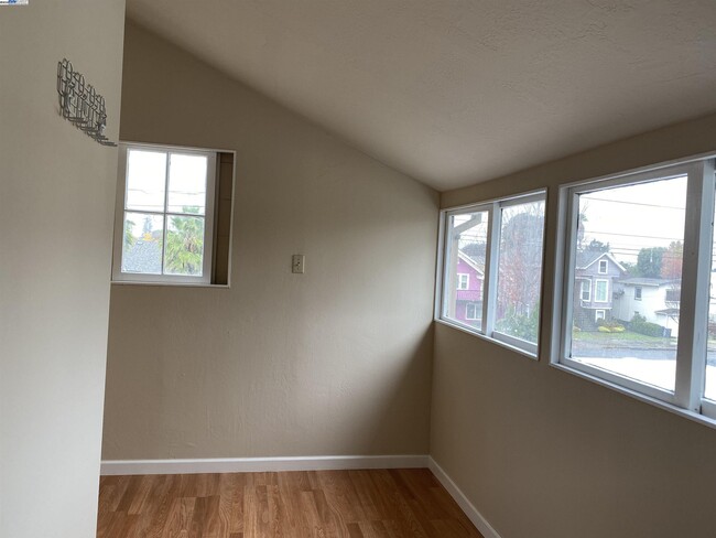Building Photo - 1707 Lincoln Ave