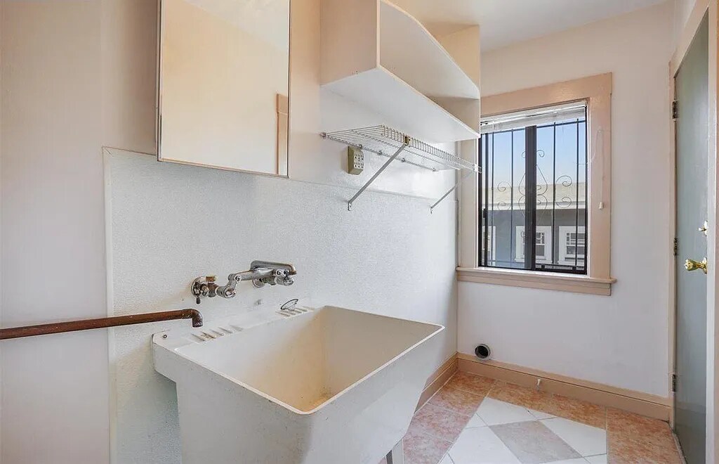 Building Photo - 315 E 15th St