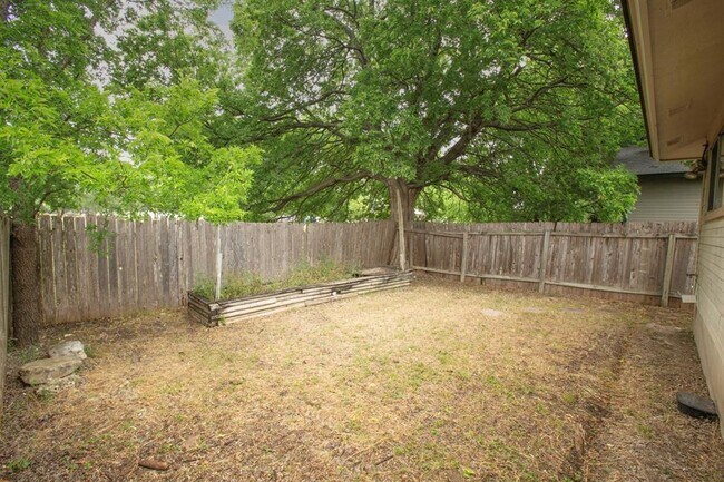 Building Photo - 9902 Brasher Dr