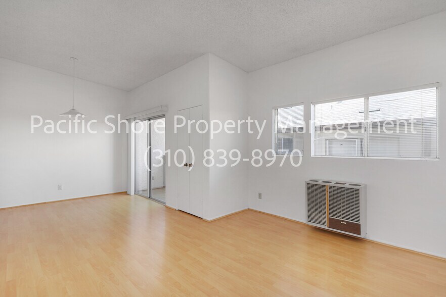 Building Photo - 1043 12th St
