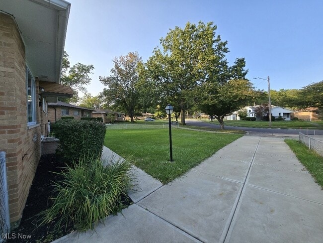 Building Photo - 24387 Lebern Dr