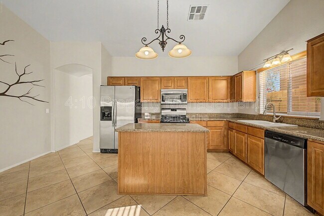 Building Photo - 6508 W Hilton Ave