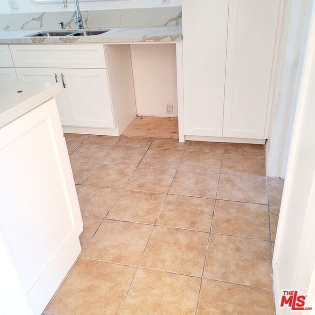 Building Photo - 3760 Wellington Rd