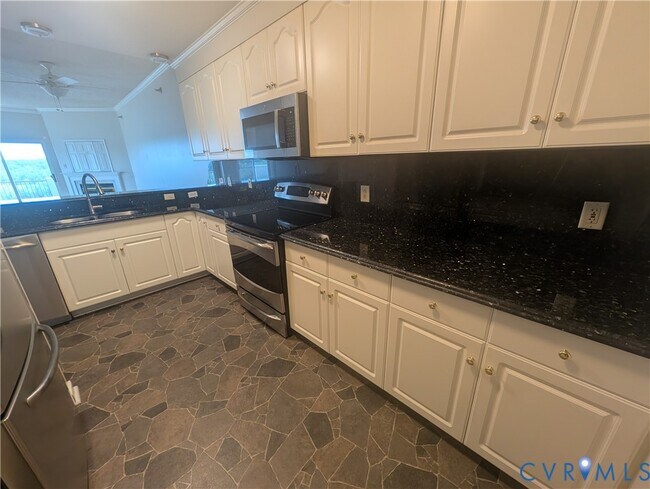 Building Photo - 301 Beacon Ridge Dr