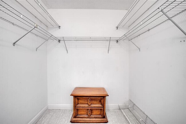 Building Photo - 2002 Granada Dr