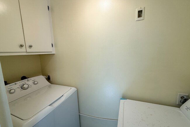 Building Photo - Beautifully Remodeled 4-Bedroom Home with Bonus Family Room & Large Private Yard in South San Fra...