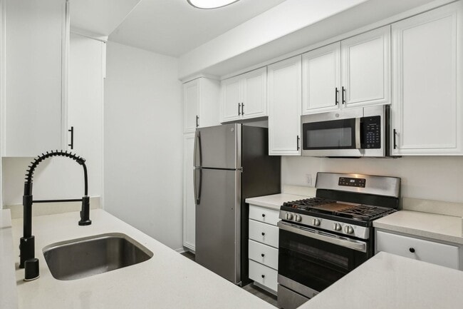 Interior Photo - 1865 North Fuller Ave