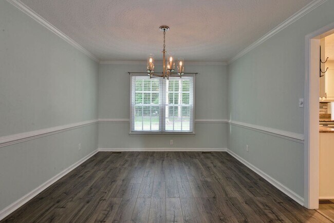 Building Photo - Renovated and Updated Woods of Tabb Home