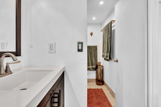 Building Photo - 1826 N Dixie Hwy