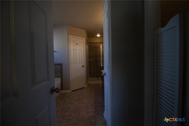 Building Photo - 217 Pointer St