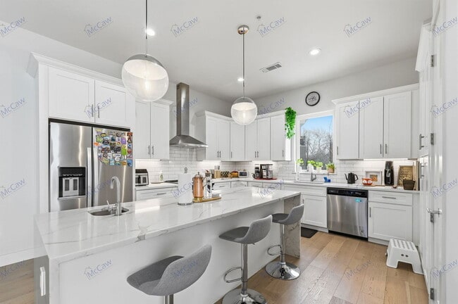 Building Photo - 2620 Valley View Ln