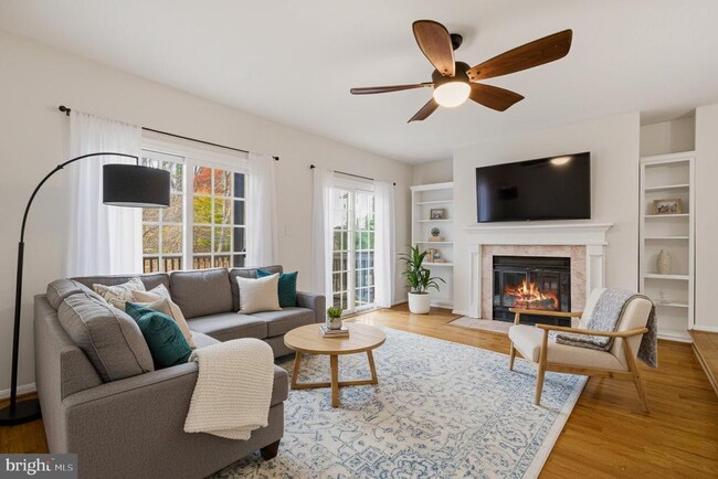 Building Photo - 7393 Swan Point Way