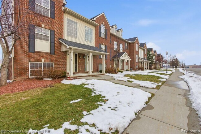 Building Photo - 1050 18th St