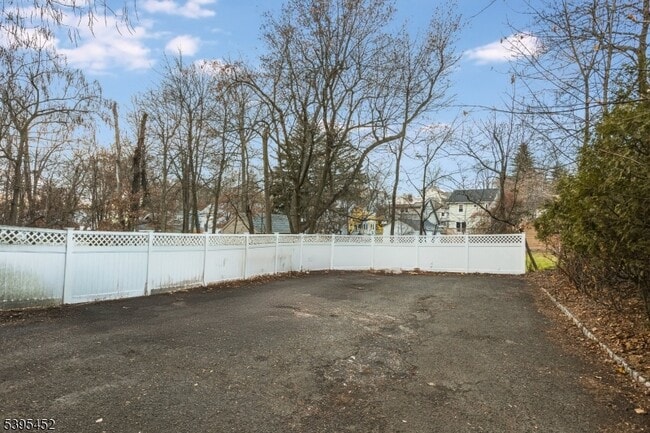 Building Photo - 112 Pompton Ave