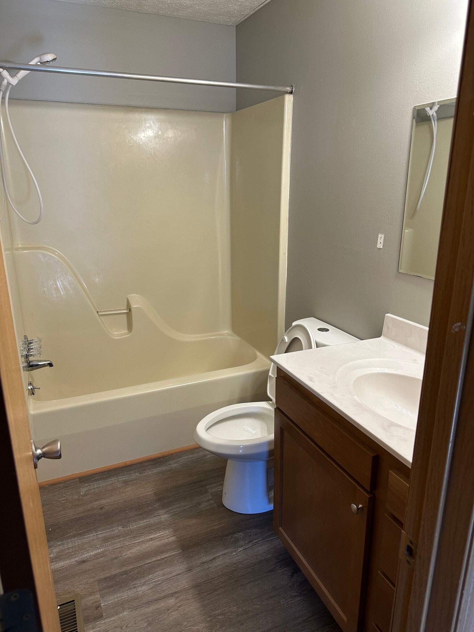 Building Photo - 107 Greenbrier Hls