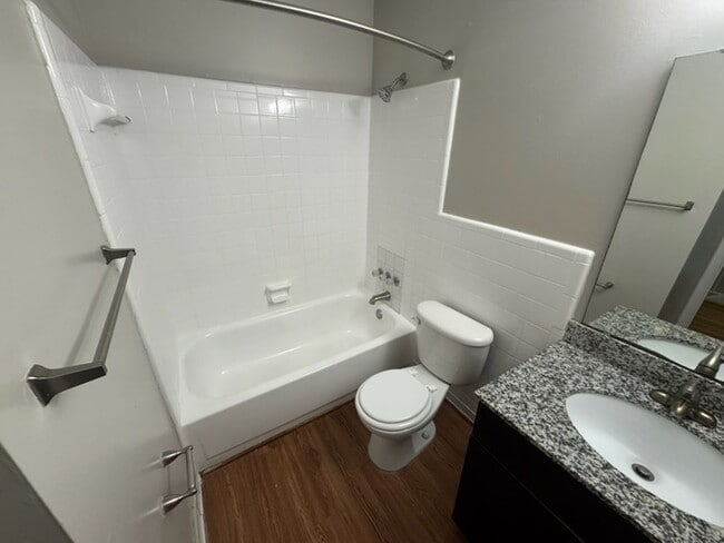 Building Photo - Spacious 2 Bedroom 1.5 Bath townhome available. ?