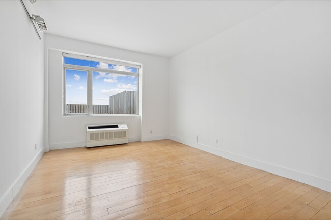 Building Photo - 251 7th St
