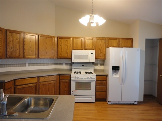 Building Photo - 106 James Cir SE