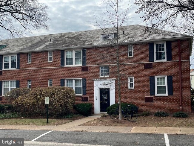 Building Photo - 224 N George Mason Dr