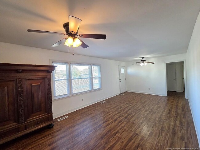 Building Photo - 1008 Hope Mills Rd