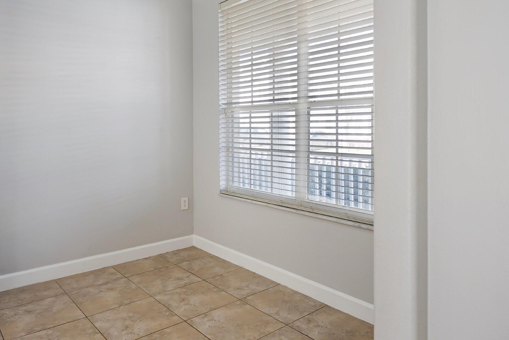 Building Photo - 3528 Sanctuary Dr