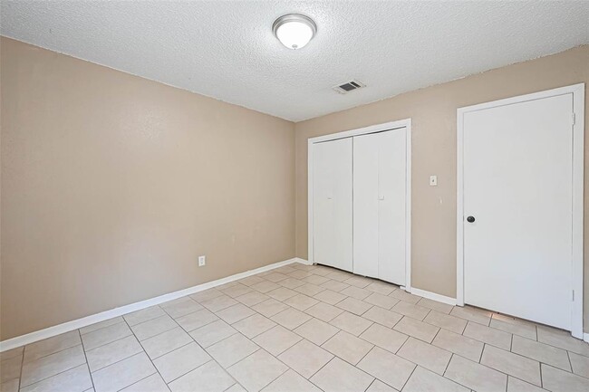 Building Photo - 21631 Park Villa Dr