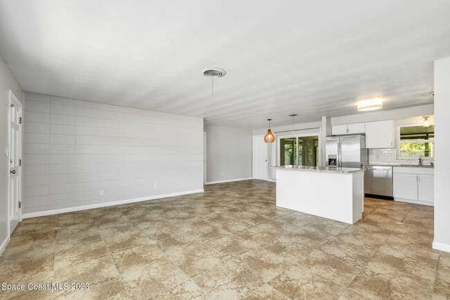 Building Photo - 250 Carib Dr