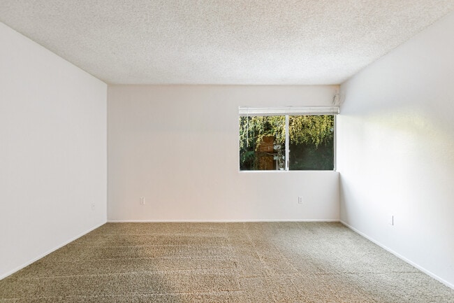 Building Photo - 101 Rockledge Ln