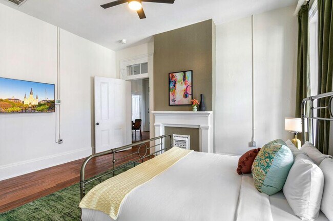 Building Photo - 715 St Charles Ave