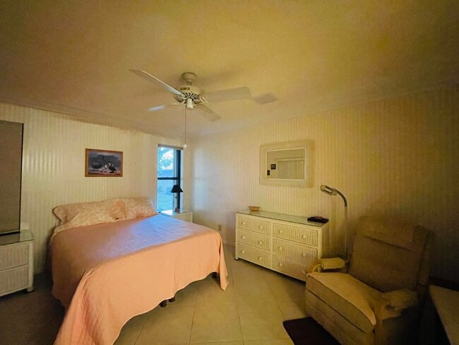 Building Photo - 7786 SE Sugar Sand Cir