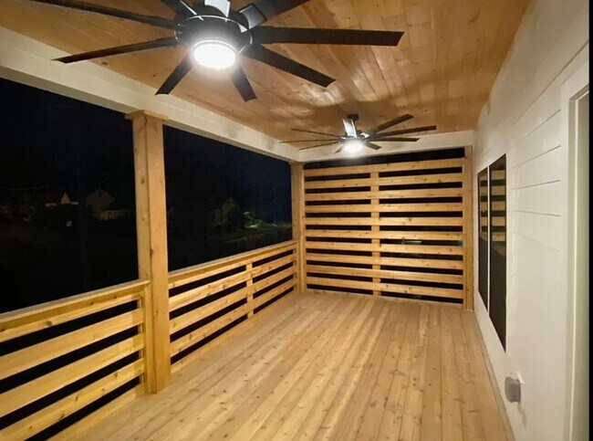 Building Photo - Modern 4-Bedroom Home with Stylish Finishe...