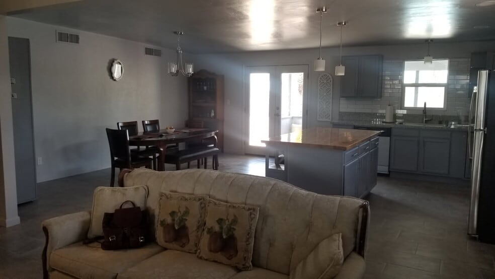 Building Photo - 9412 E Deer Trail Pl