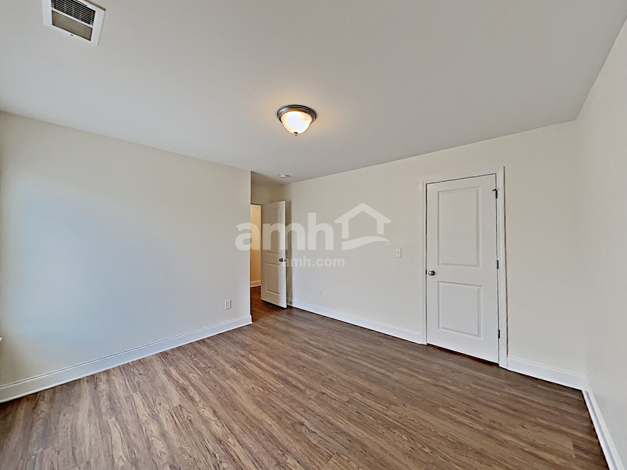 Building Photo - 704 Sierra Ct