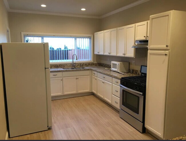 Building Photo - 1444 Highland Blvd