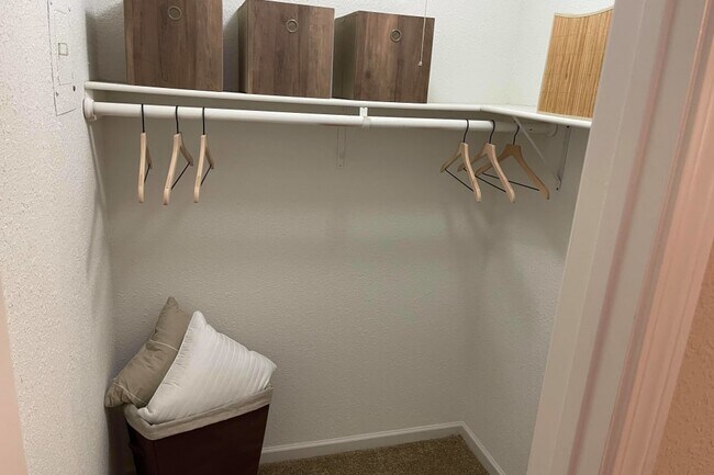 Building Photo - Modern Comfort Meets Relaxed Humble Vibes