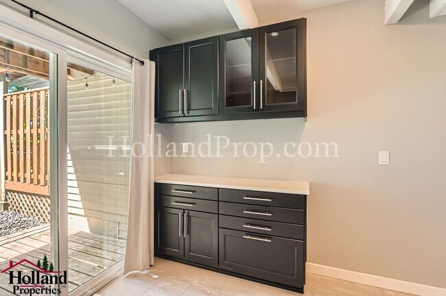 Building Photo - Charming Home Near Parks and Trails in Por...