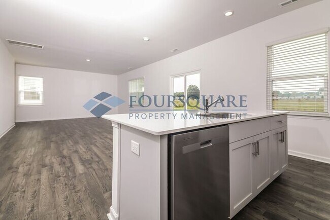Building Photo - Spacious 3-Bed Home with Loft, Modern Kitc...