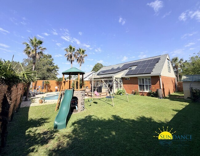 Building Photo - Stunning 5 Bedroom Home in Mary Esther with Beach Access, Pool and Solar Panels!