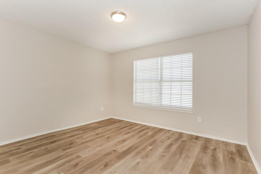 Building Photo - 8132 Fox Chase Dr