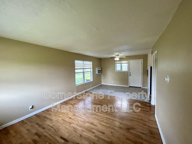 Building Photo - 818 Elm St