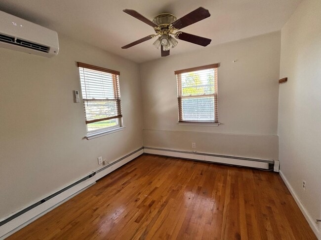 Building Photo - 1380 Bellmore Ave