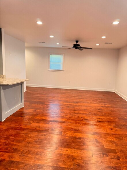 Building Photo - 4452 Elderwood Dr
