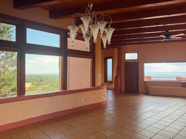 Building Photo - Sandia Heights Gem