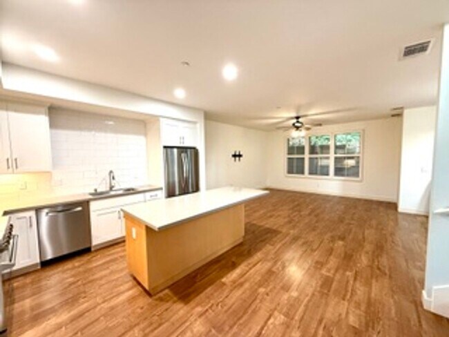 Building Photo - Desirable Scotts Valley Home!