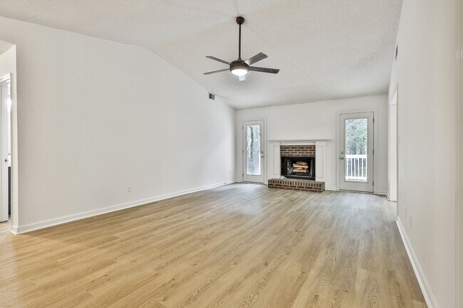 Building Photo - 204 Ruskin Rd